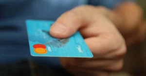 Credit Cards vs Debit Cards: What Makes Them Different?